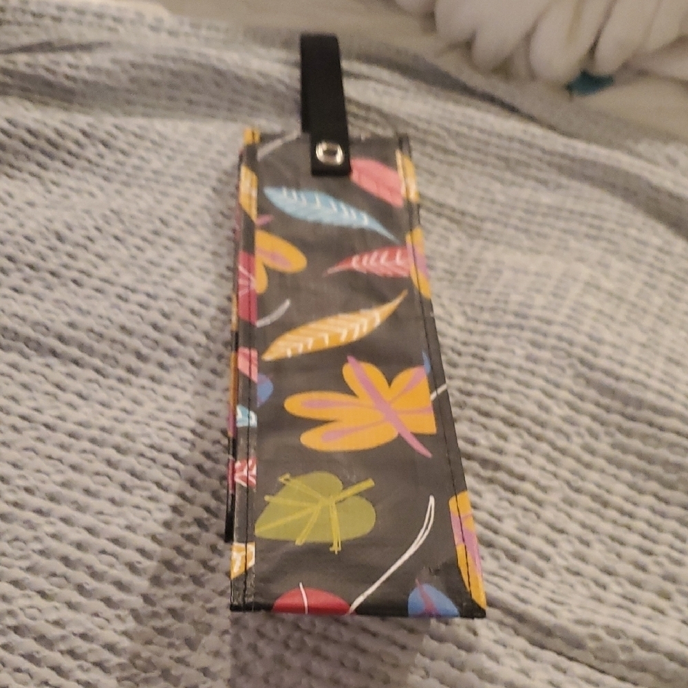 Scout Multicolor Leaf Pattern Wine Bag (25) - Picture 3 of 3